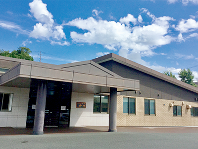 熊本市街地から約10分。敷地内には同グループの介護・福祉施設が集結、連携したサービスを提供